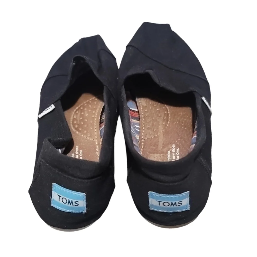 TOMS Women's Black Flats Size 9.5